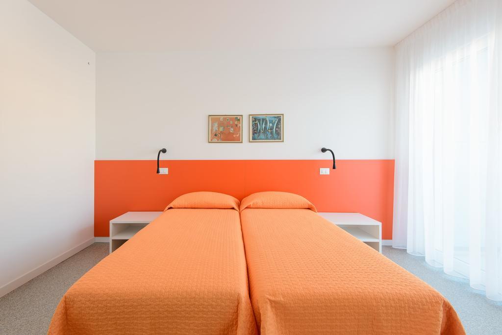 Residenza Edda Lejlighed Lignano Sabbiadoro Værelse billede