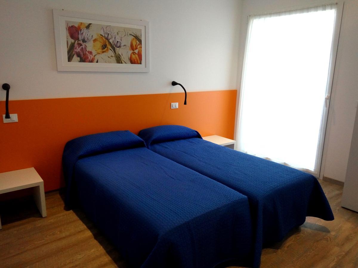 Residenza Edda Lejlighed Lignano Sabbiadoro Eksteriør billede