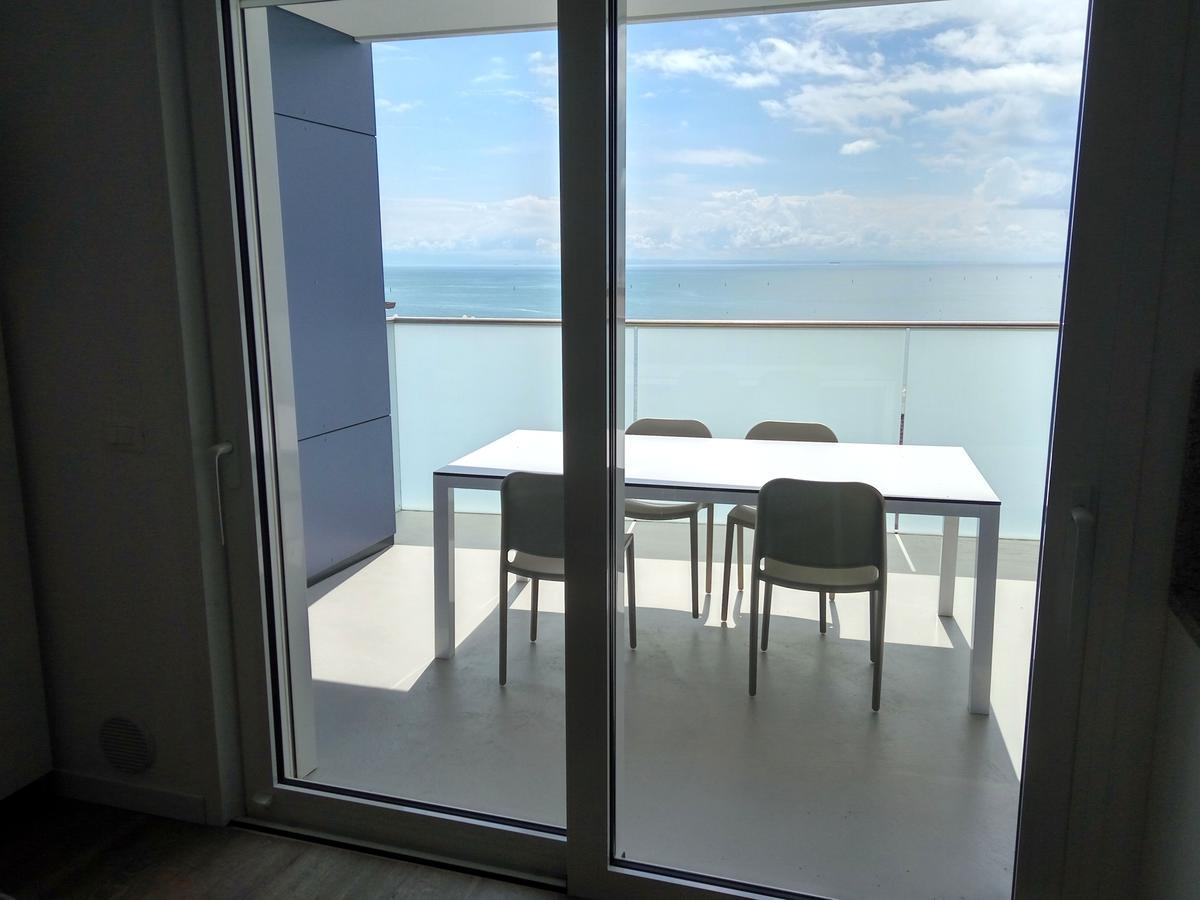 Residenza Edda Lejlighed Lignano Sabbiadoro Eksteriør billede