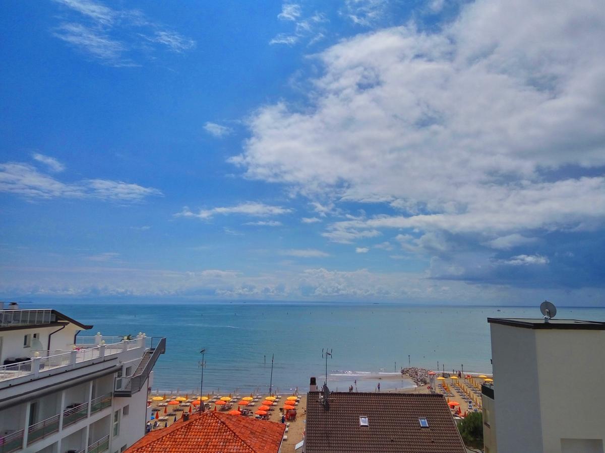 Residenza Edda Lejlighed Lignano Sabbiadoro Eksteriør billede